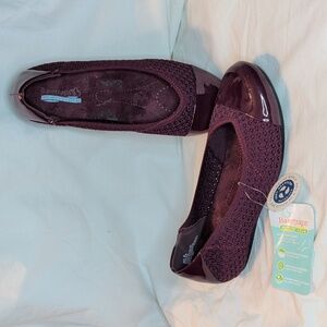 Baretraps Mia Ballet Flat 8 M Burgundy SlipOn Shoes Patent Leather Round Toe New